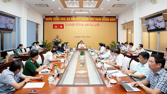 Quang cảnh cuộc họp.