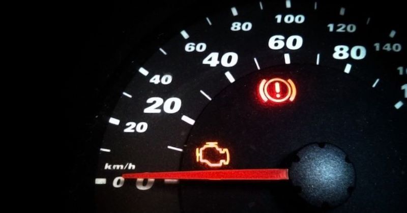 Đèn Check Engine có thể bật sáng do nhiều nguyên nhân khác nhau gây ra
