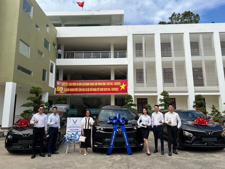 Trân trọng bàn giao VF9 đến Sở Tài Chính Tỉnh An Giang và 2 xe VF7 về Uỷ Ban Nhân Dân Đặc khu Phú Quốc